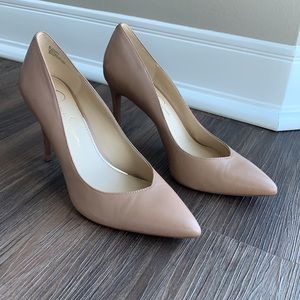 JESSICA SIMPSON NUDE PUMPS
